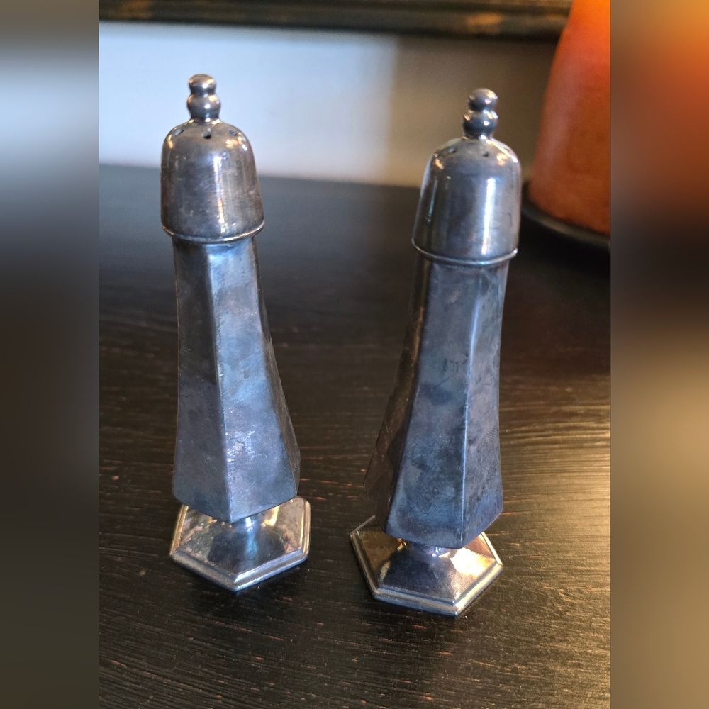 Vintage Wm. Rogers Silver Plated Salt and Pepper Shakers (Set) Series 708